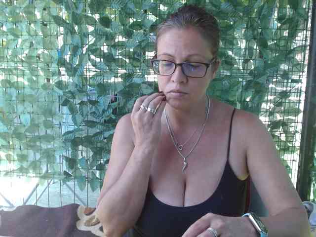 LadyHellene webcam