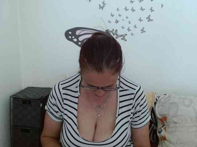LadyHellene webcam