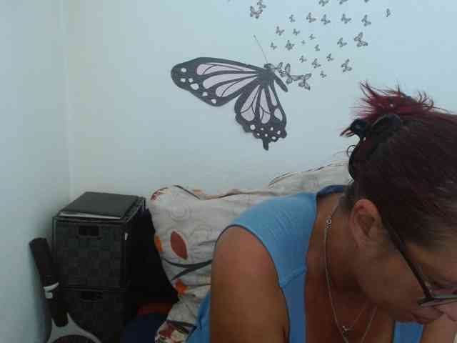 LadyHellene webcam