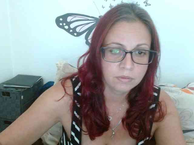 LadyHellene webcam