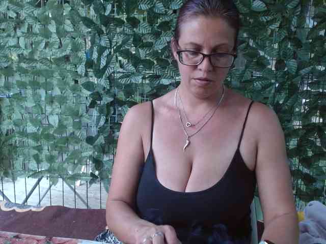 LadyHellene webcam