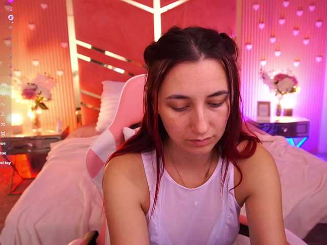 RoxyRayy live cam on BongaCams