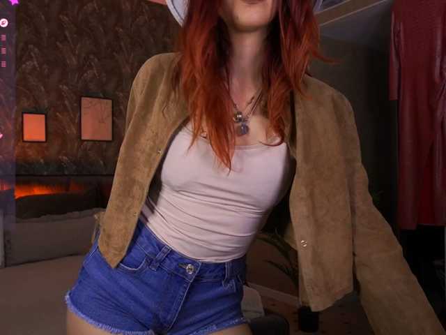 RoxyRayy live cam preview