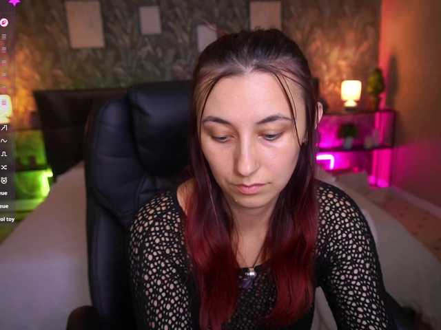 RoxyRayy live cam preview