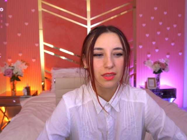 RoxyRayy live cam preview