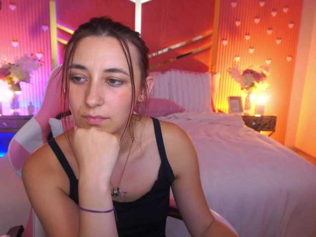 RoxyRayy live cam on BongaCams
