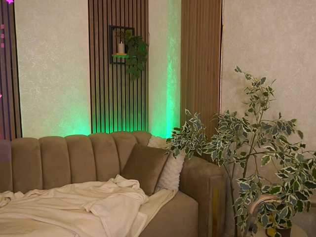 RoxyRayy live cam on BongaCams