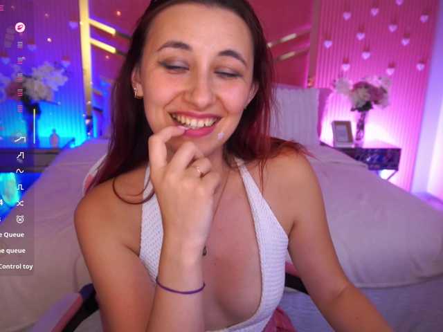 RoxyRayy live webcam show