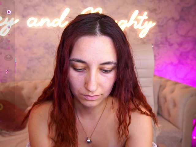 RoxyRayy live webcam show
