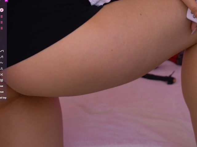 RoxyRayy live cam preview