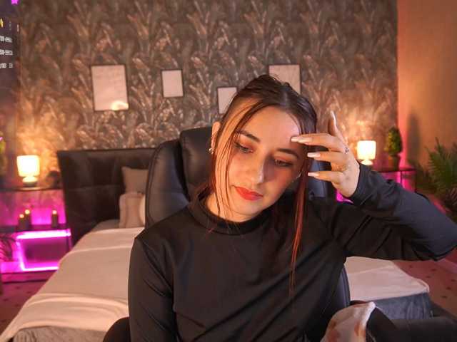 RoxyRayy live cam on BongaCams