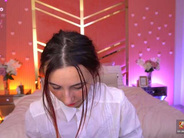 RoxyRayy live cam preview