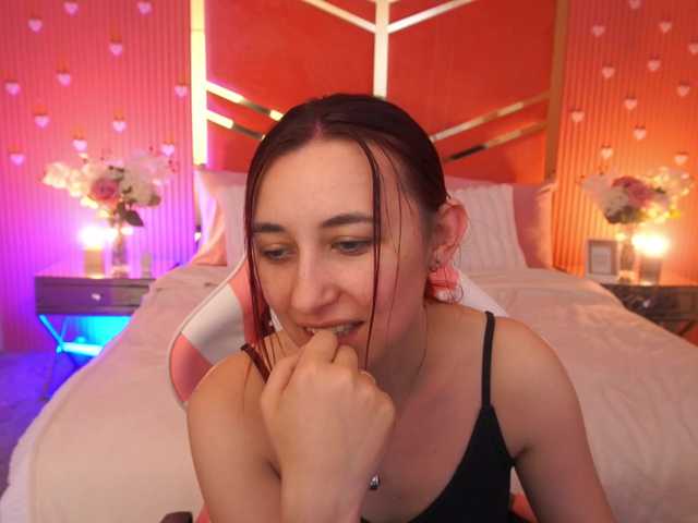 RoxyRayy live cam on BongaCams