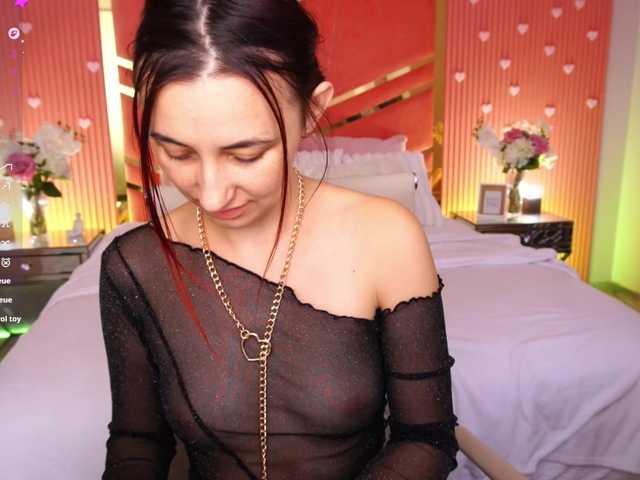 RoxyRayy live cam on BongaCams