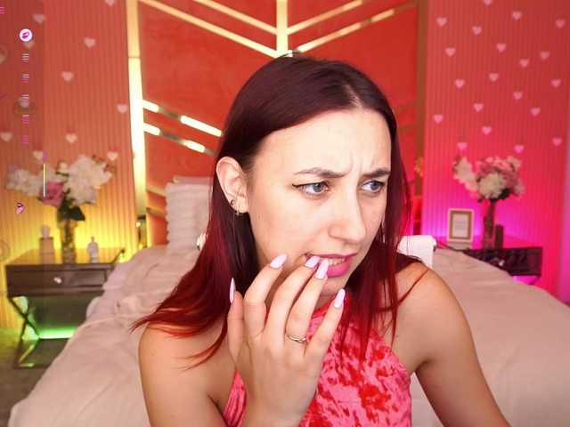 RoxyRayy live cam on BongaCams