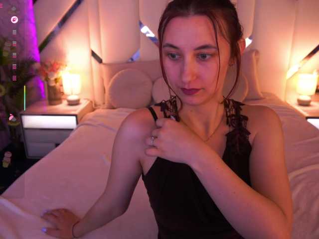 RoxyRayy live cam on BongaCams