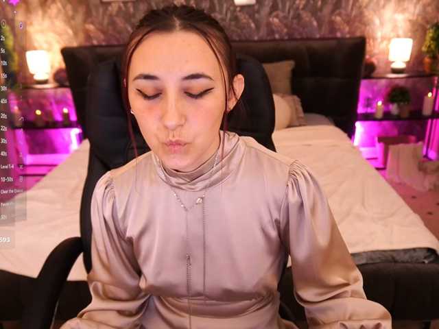 RoxyRayy, live now on BongaCams
