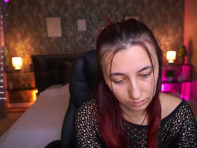 RoxyRayy live cam preview