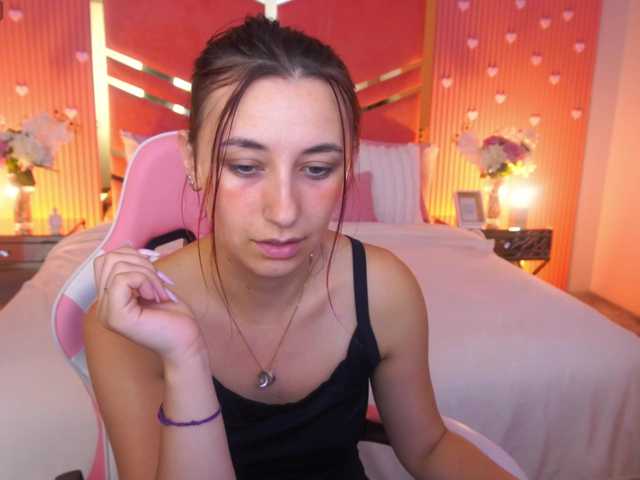 RoxyRayy live cam on BongaCams