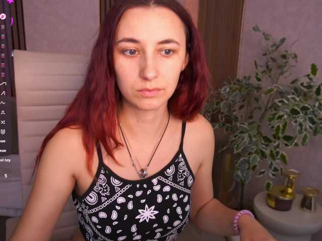 RoxyRayy live cam on BongaCams