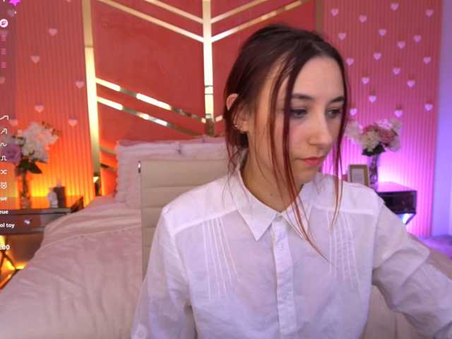 RoxyRayy live cam preview