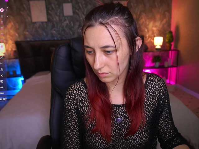 RoxyRayy live cam preview