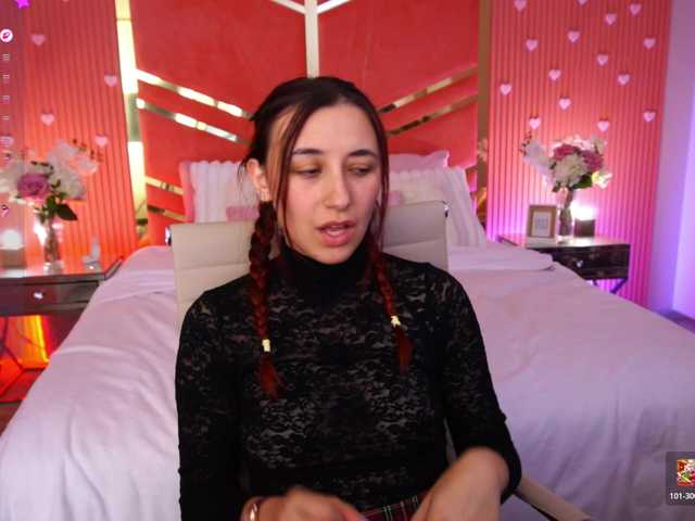 RoxyRayy live cam preview