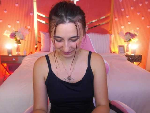 RoxyRayy live cam on BongaCams