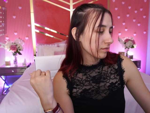 RoxyRayy live cam on BongaCams