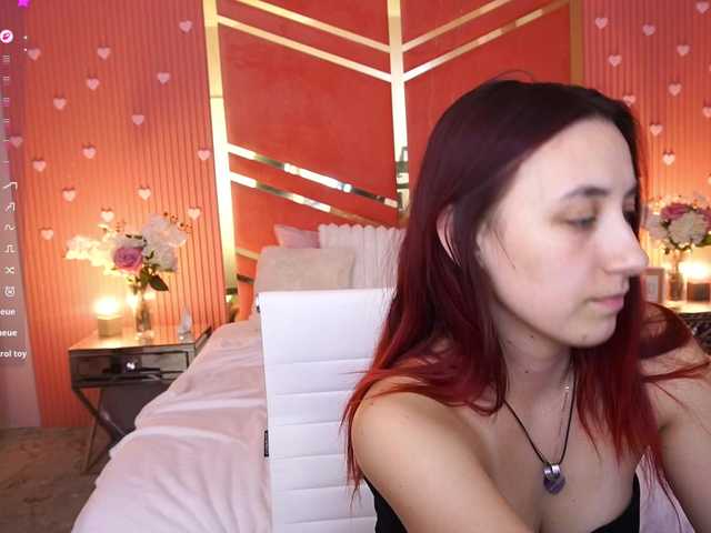 RoxyRayy live cam on BongaCams
