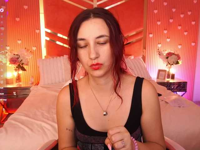RoxyRayy live cam on BongaCams