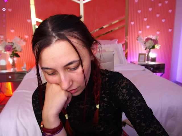 RoxyRayy live cam preview
