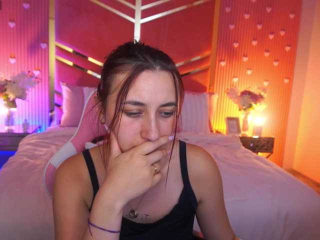 RoxyRayy live cam on BongaCams