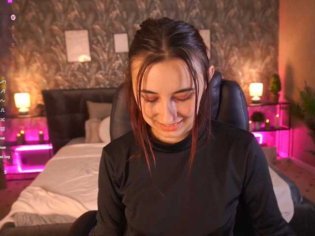 RoxyRayy live cam on BongaCams