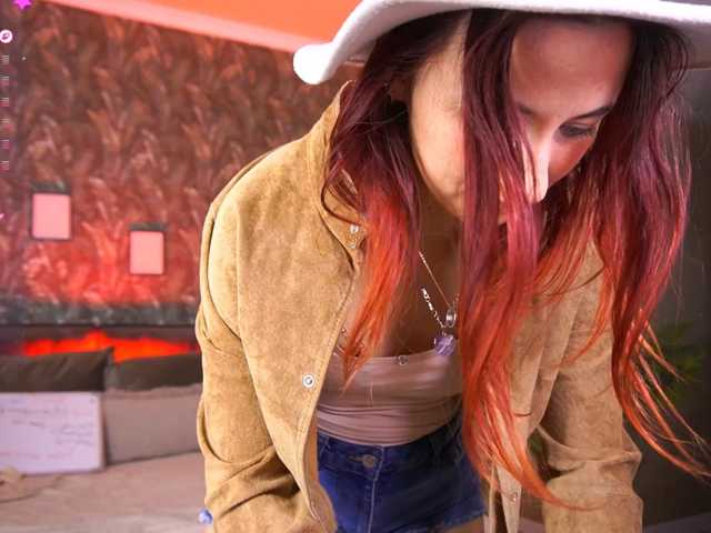 RoxyRayy live cam on BongaCams