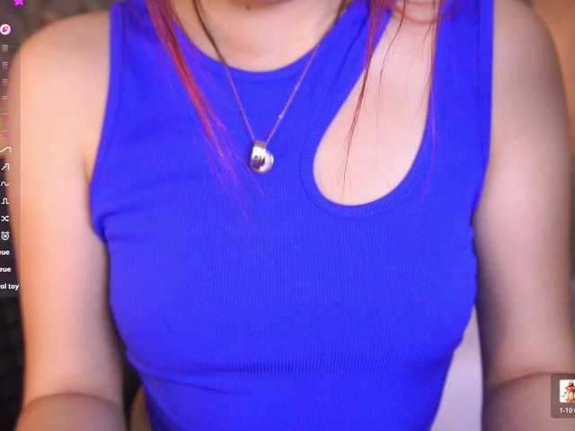 RoxyRayy — live female cam