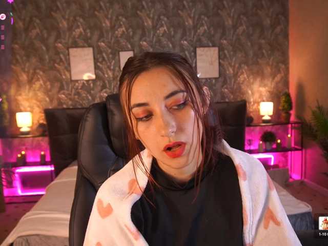 RoxyRayy live cam on BongaCams