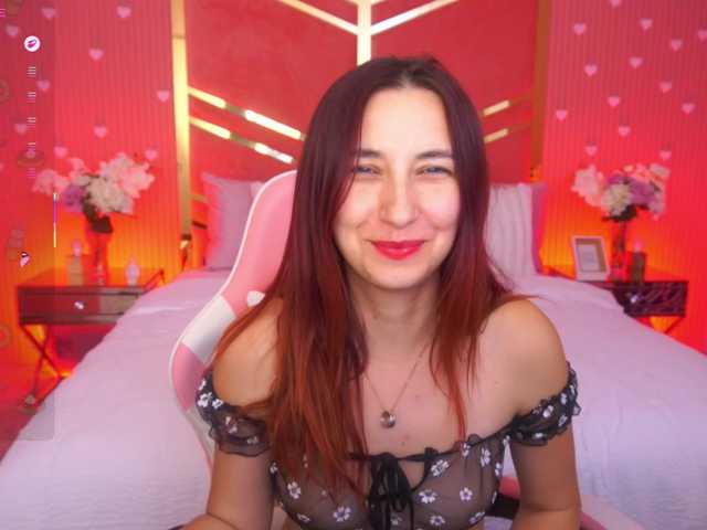 RoxyRayy live webcam show