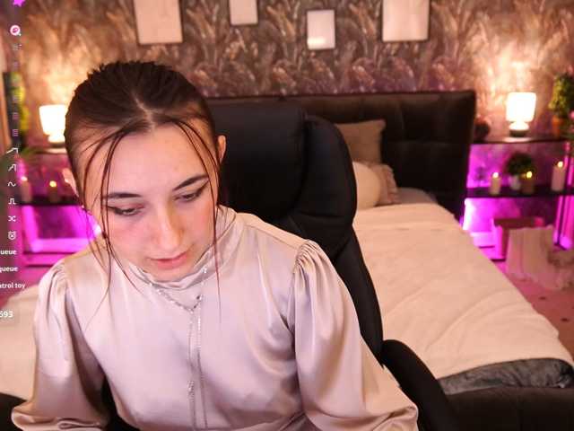 RoxyRayy, live now on BongaCams