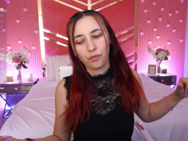 RoxyRayy live cam preview