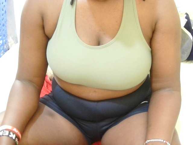 just-lela live cam on BongaCams