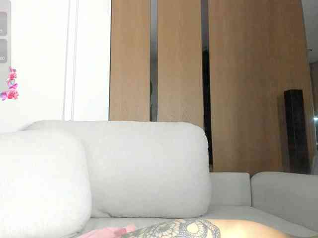 AnzuKim webcam