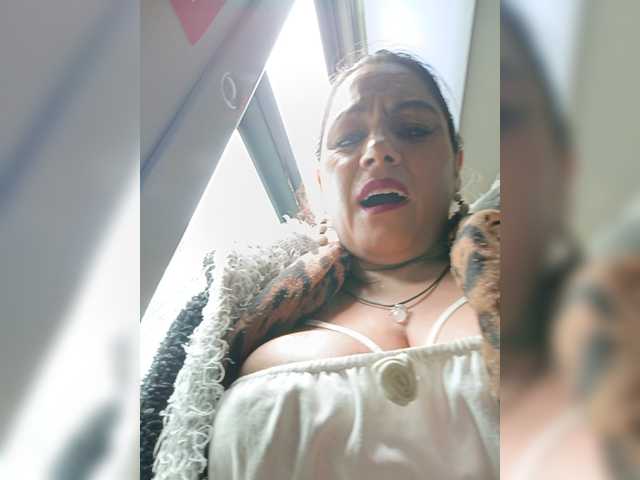 AlexaBrown12 live cam on BongaCams