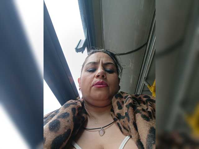 AlexaBrown12 live cam on BongaCams