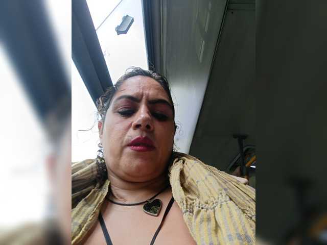 AlexaBrown12 live cam on BongaCams
