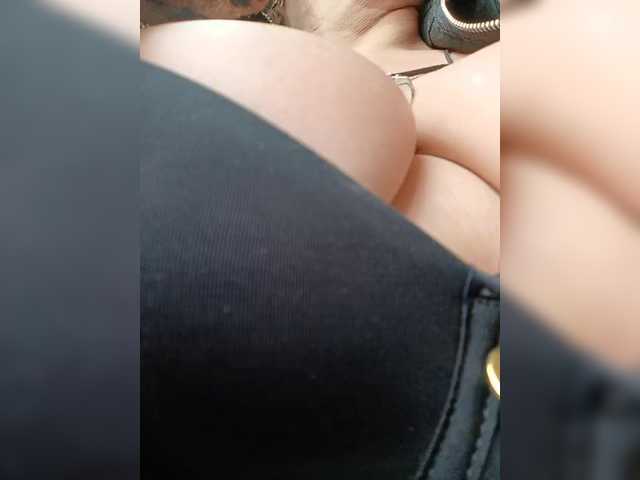 AlexaBrown12 live cam on BongaCams