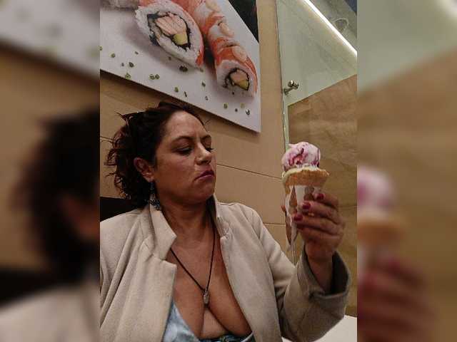 AlexaBrown12 live cam on BongaCams