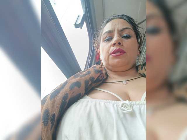 AlexaBrown12 live cam on BongaCams