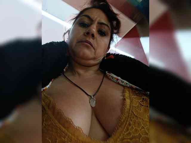 AlexaBrown12 webcam