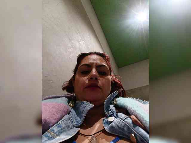 AlexaBrown12 webcam